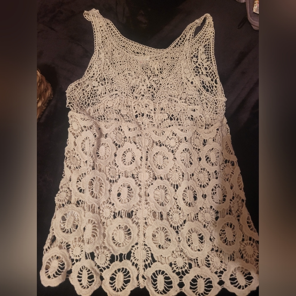 Women's medium floral mesh tank